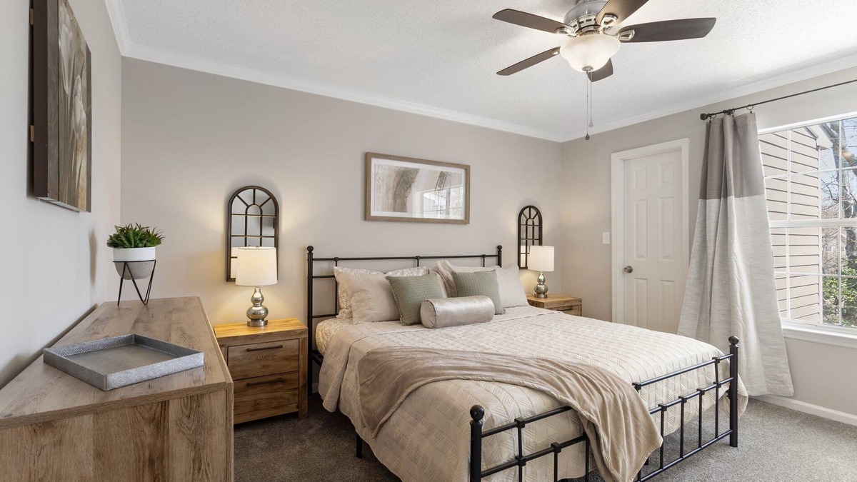 Williamsburg House | Stylish & Cozy 3 Bedroom – Convenient Location – Sleeps 7! Longer Stays Welcome!