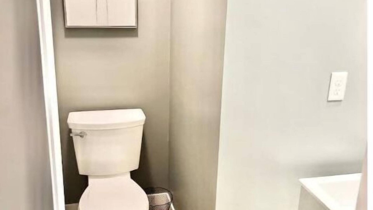 Avondale House | Stylish, Cozy, Condo near Cincinnati Zoo!