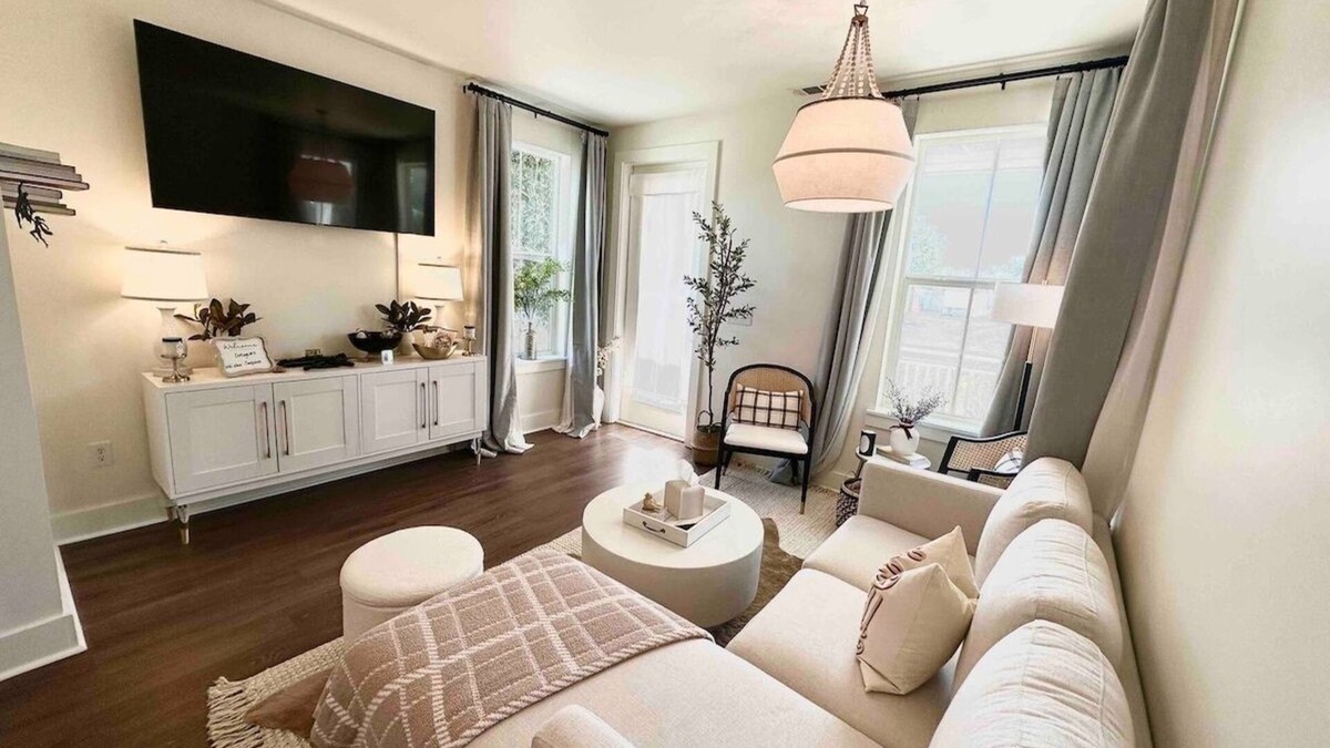 Ocean Springs House | Stylish & Cozy Cottage, 1 mile to downtown Ocean Springs! Golf Cart District