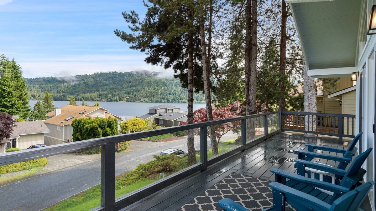 Sudden Valley House | Stylish & Cozy Lakeview Haven Near Lake, Trails & Mt. Baker Skiing