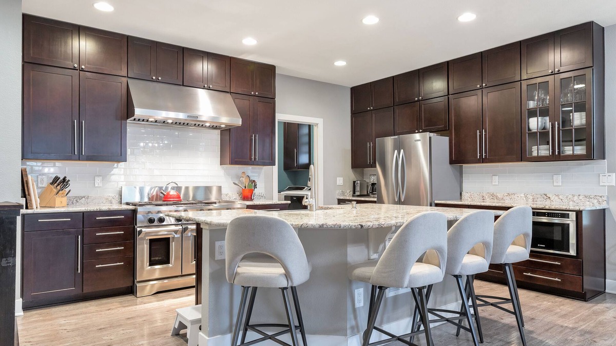 Parker House | Stylish & Cozy Ranch Home with Mountain View’s & Hot Tub!