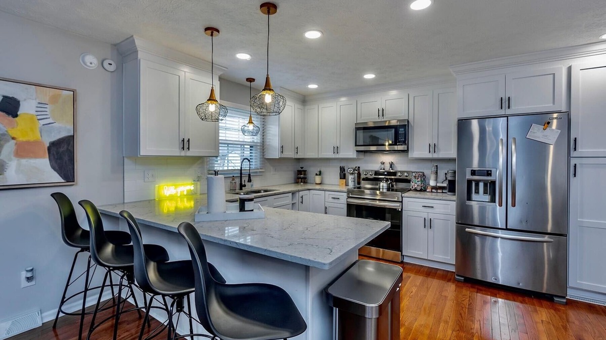 Open Gates House | ⭐️Stylish & Cozy Ranch⭐️ Patio, Fenced Back Yard, Fire 🔥Pit-all the essentials!