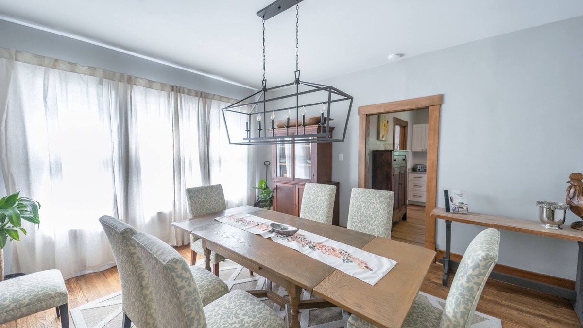 Somerset House | Stylish craftsman, perfect for groups, steps away from Downtown!