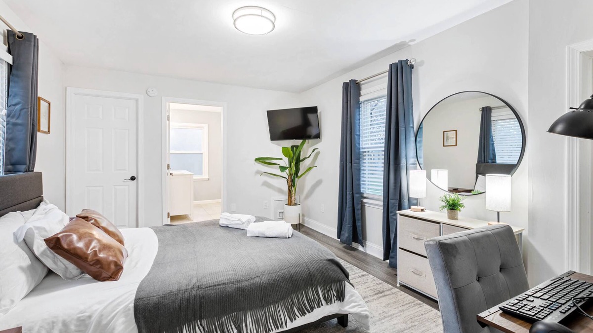 Livonia House | Stylish, Cute & Homey Livonia Getaway