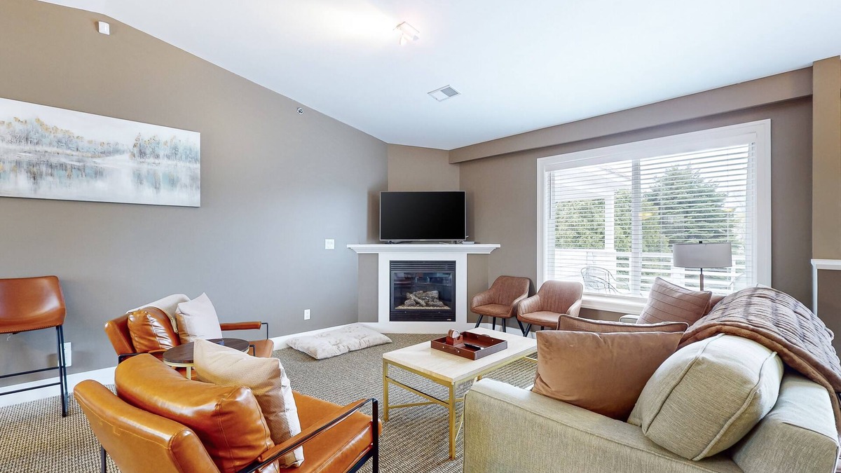 Douglas Condo | Stylish dog-friendly retreat with furnished deck, pool, & firepits