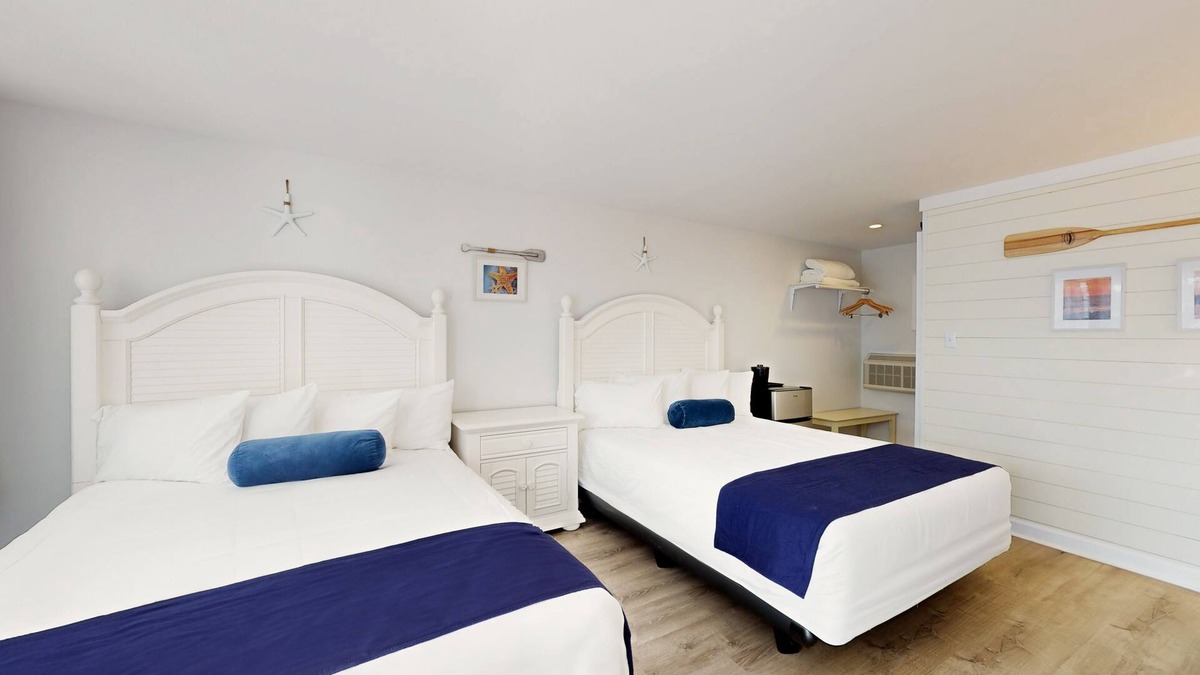 Lower Township Hotel | Stylish Double Queen Room for Families and Friends