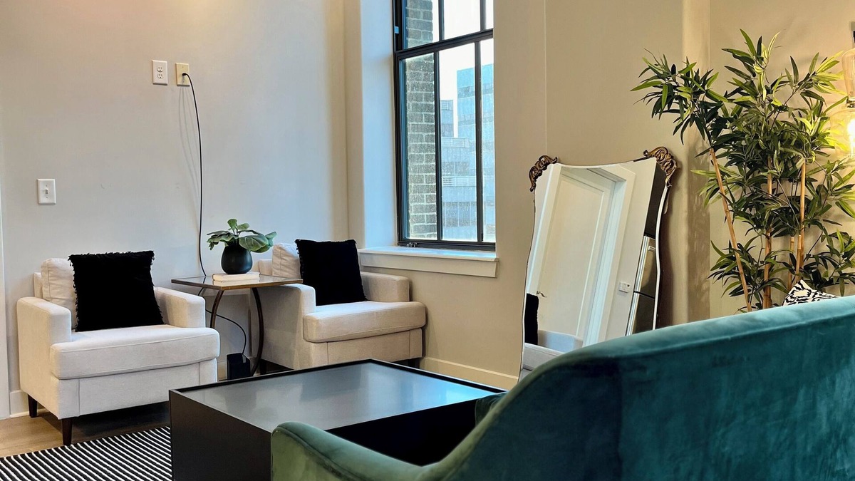 Downtown Baltimore Apartment | Stylish Downtown 1BR-Harbor View