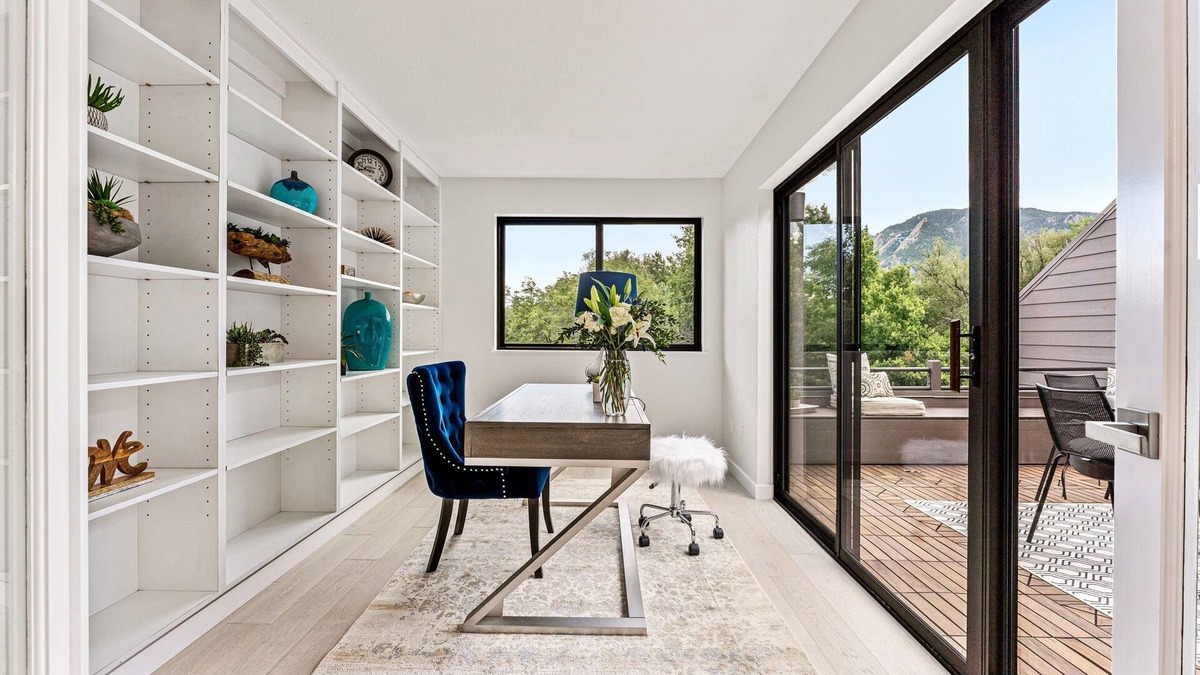 Lower Arapahoe Condo | Stylish Downtown 2BR Condo in West End