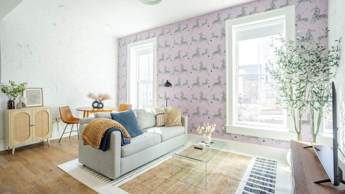 Central Business District Condo | Stylish Dtwn Condo w/King Bed by Kroger, Restaurants + Parking