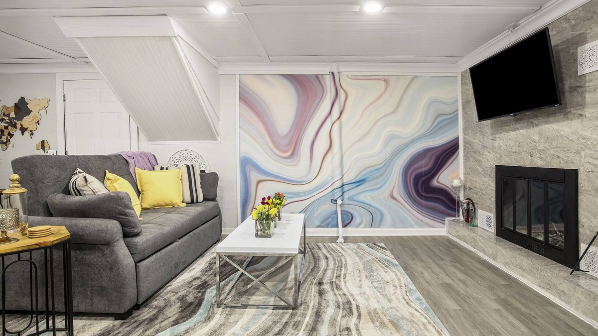University Hills Apartment | Stylish DU Apt. - Business Traveler - Sleeps 4