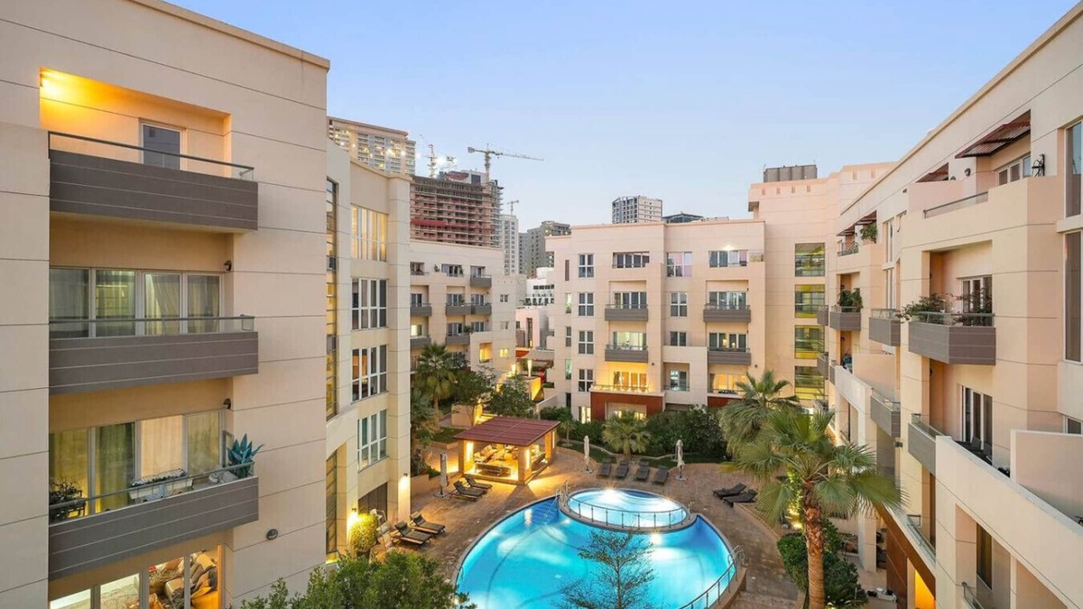 Jumeirah Village Apartment | Stylish Dubai Apartment with Balcony, Gym, Pool, and Fast WiFi