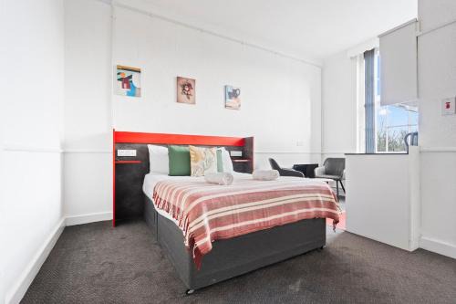 Dudley Apartment | Stylish Dudley Studio with Kitchen and Parking