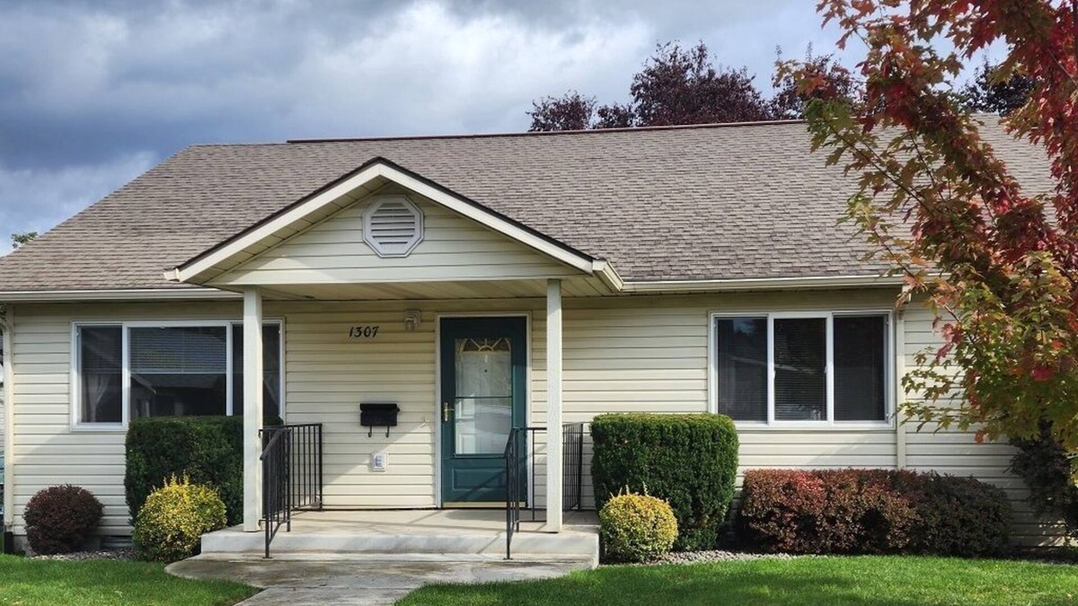 Clarkston Condo | Stylish Duplex close to shops, dining, hospitals in charming Clarkston, WA
