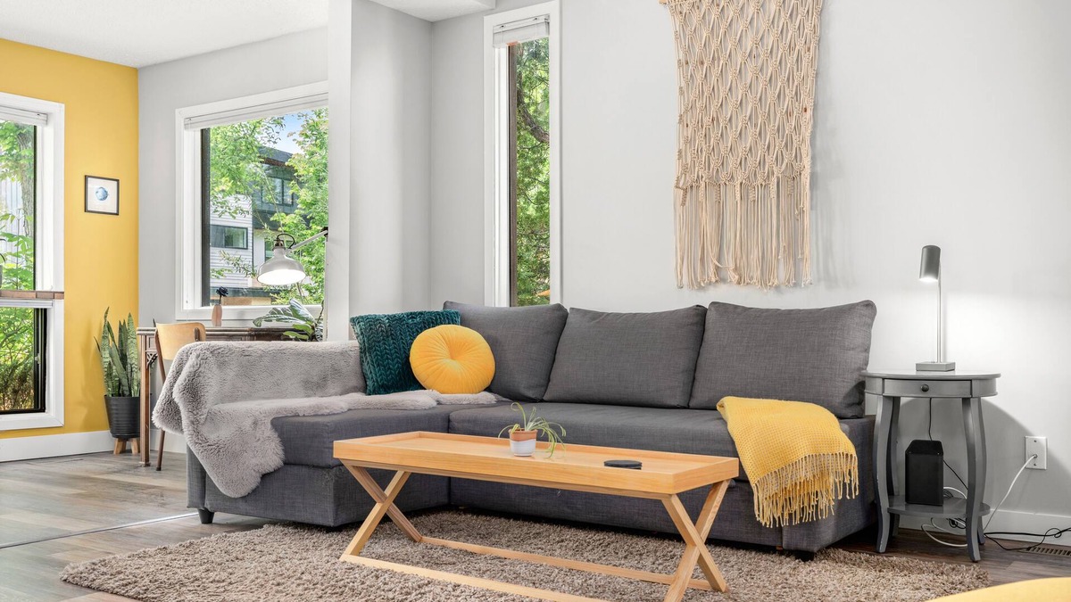 Bridgeland House | Stylish Duplex - Near DT. Self Check-In & Parking