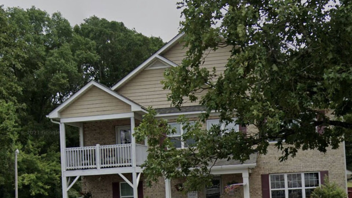 Vance Apartment | Stylish Duplex with an Equine View