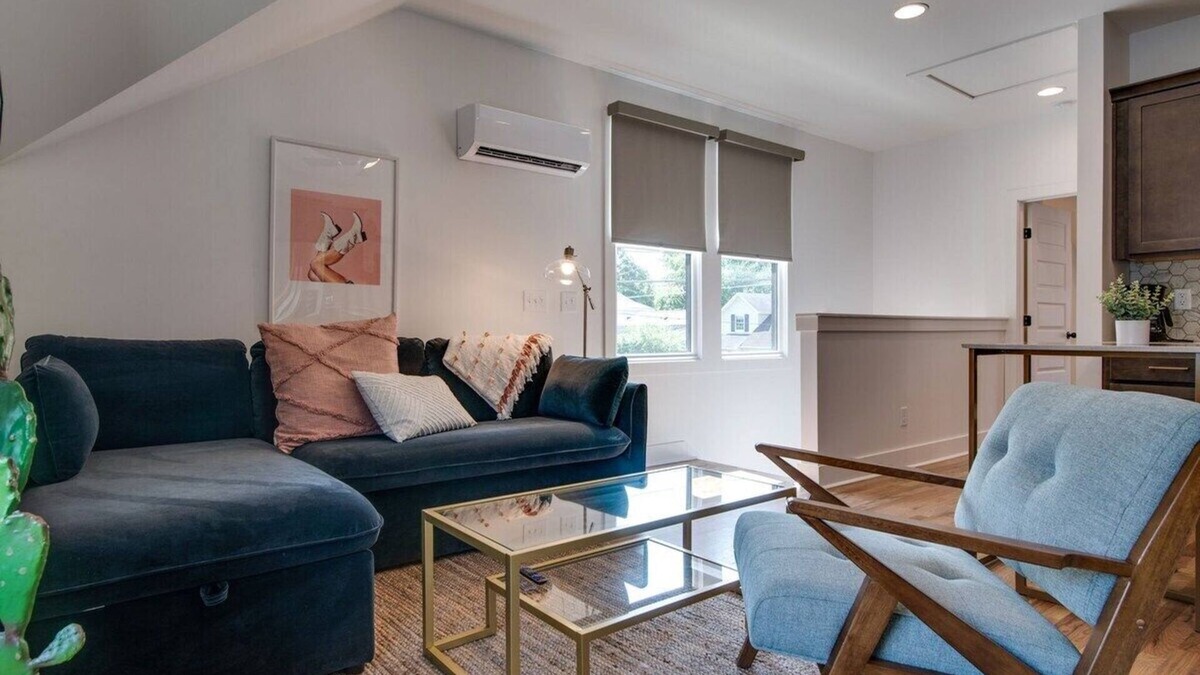 Greenwood House | Stylish East Nashville Retreat with Garage