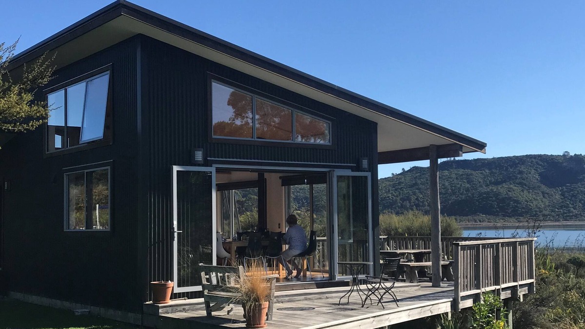 Parapara House | Stylish estuary-front bach