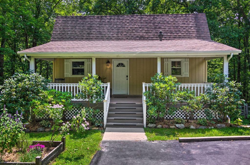 Fairview House | Stylish Fairview Farmhouse Deck and Wishing Well!