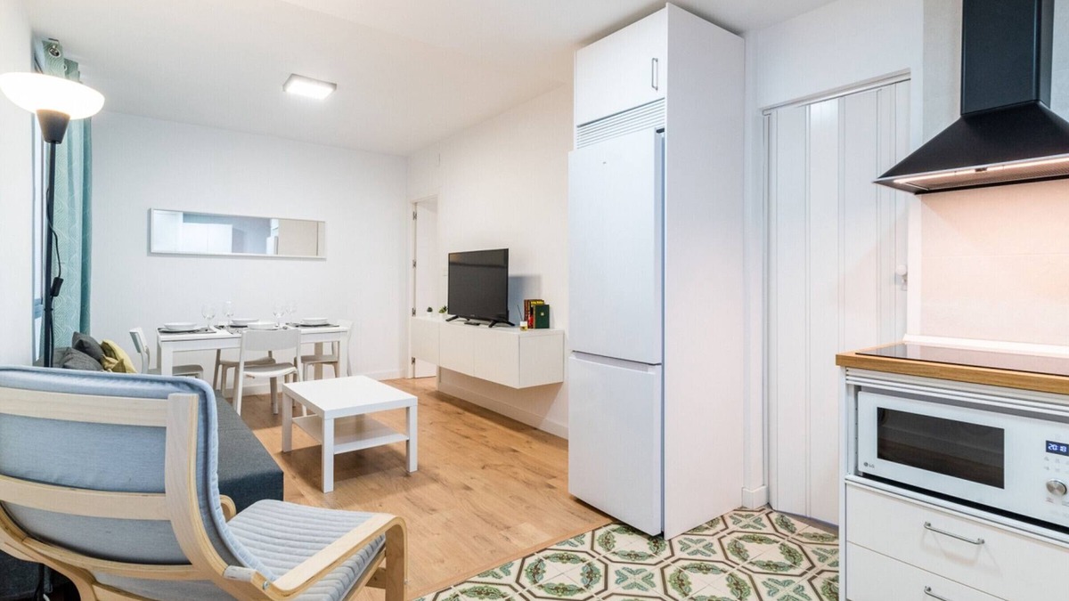 Plaza de Toros-Doctores-San Lazaro Apartment | Stylish Family Apartment with Free Parking in Granada