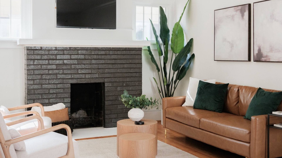 Champaign House | Stylish Family/Pet Friendly Cottage in Coveted Clark Park with Fenced In Yard