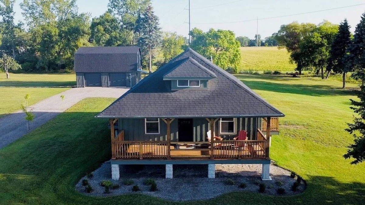 Linwood Other | STYLISH FARMHOUSE AC + LAWNCAREn7 MIN TO BAY CITYnCONVENIENT TO MAJOR SHOPPING