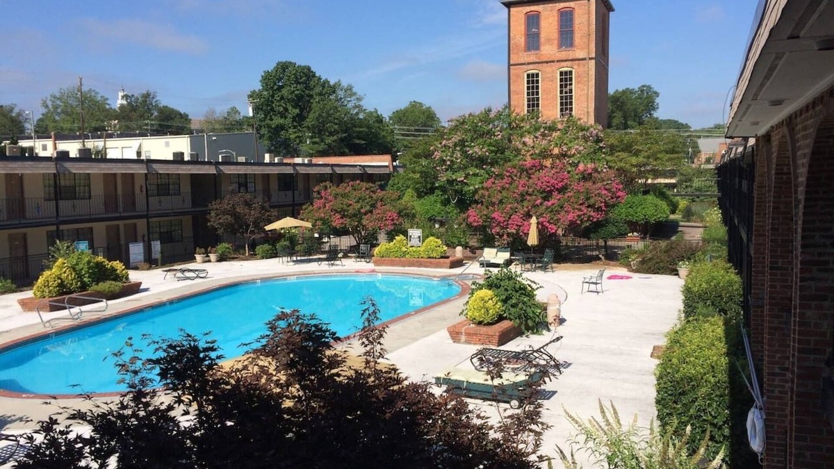 Durham Condo | Stylish Flat in DT Durham-Sep A/C-downtown walkable