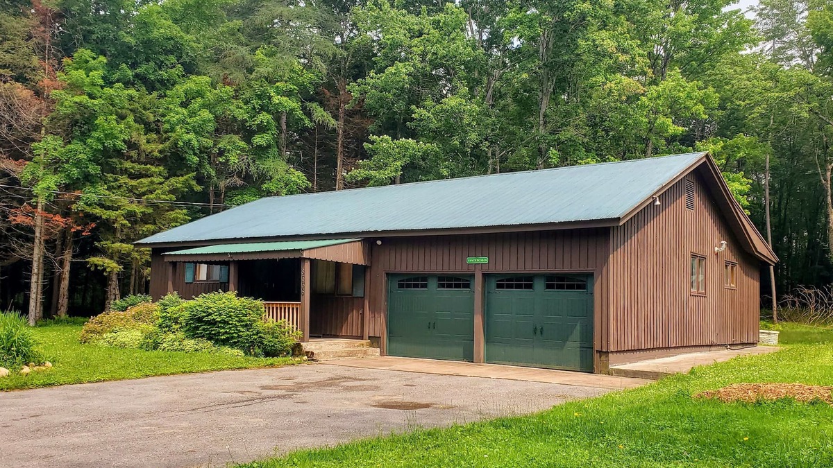 Town of Lyonsdale Cabin | Stylish four seasons retreat in the woods