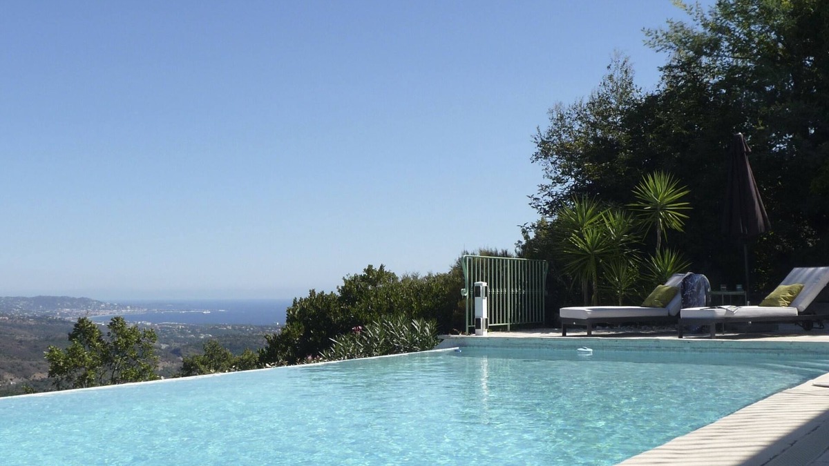 Les Adrets-de-l'Esterel Villa | Stylishly renovated villa with heated infinity pool and sea views over Cannes