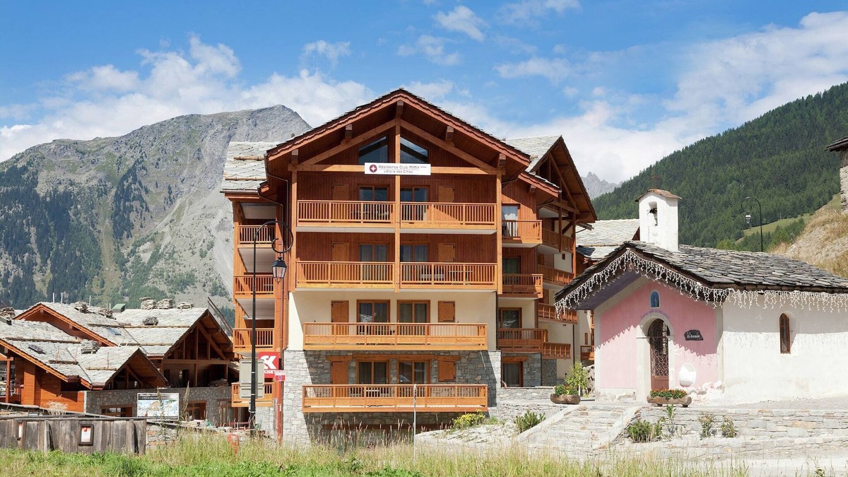 Sainte-Foy-Tarentaise Apartment | Stylish Chalet in Sainte-Foy with Spa Access