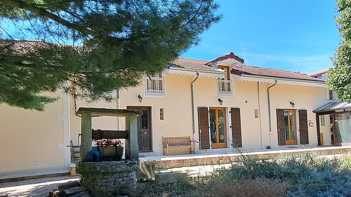 Chanoz-Chatenay House | Stylish french country living with pool and outdoor space. Classement 3*