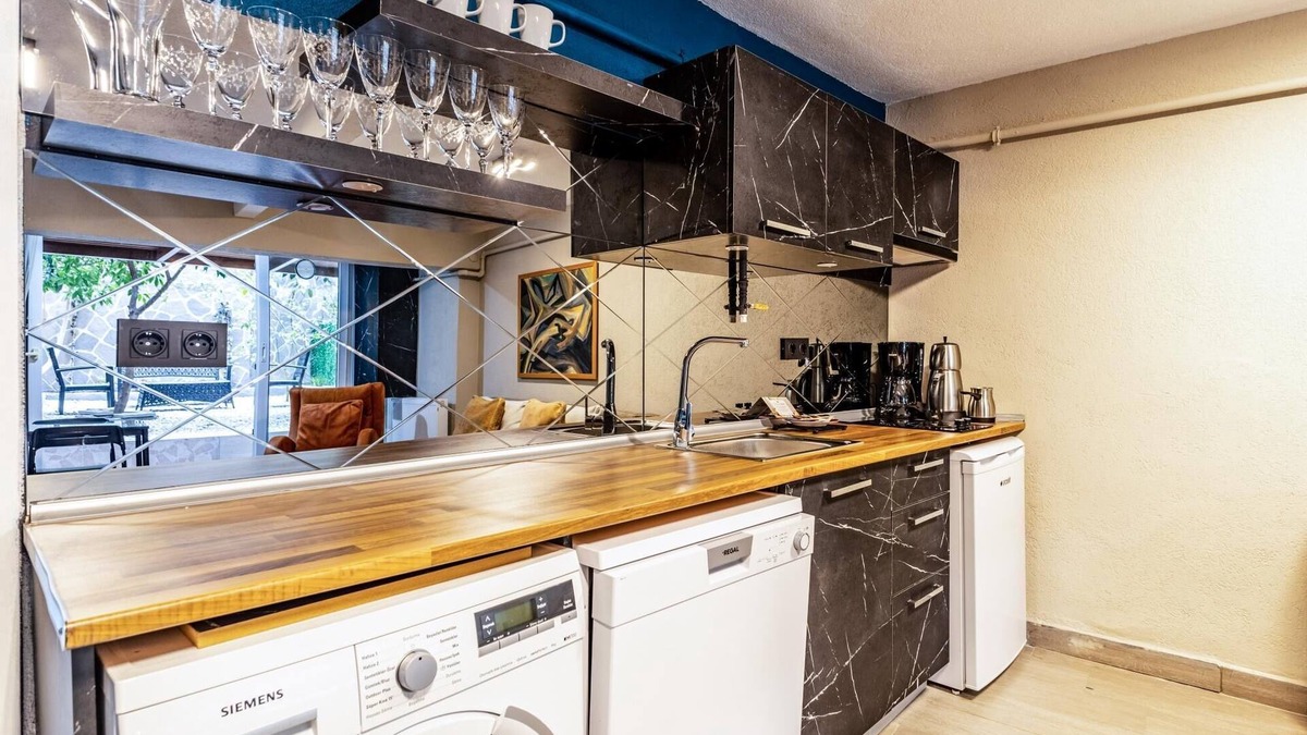 Rasimpasa Apartment | Stylish Fully Furnished Modern Flat in Kadıköy