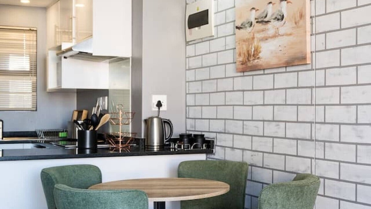 Durban Point Apartment | Stylish Gem in East Point 19