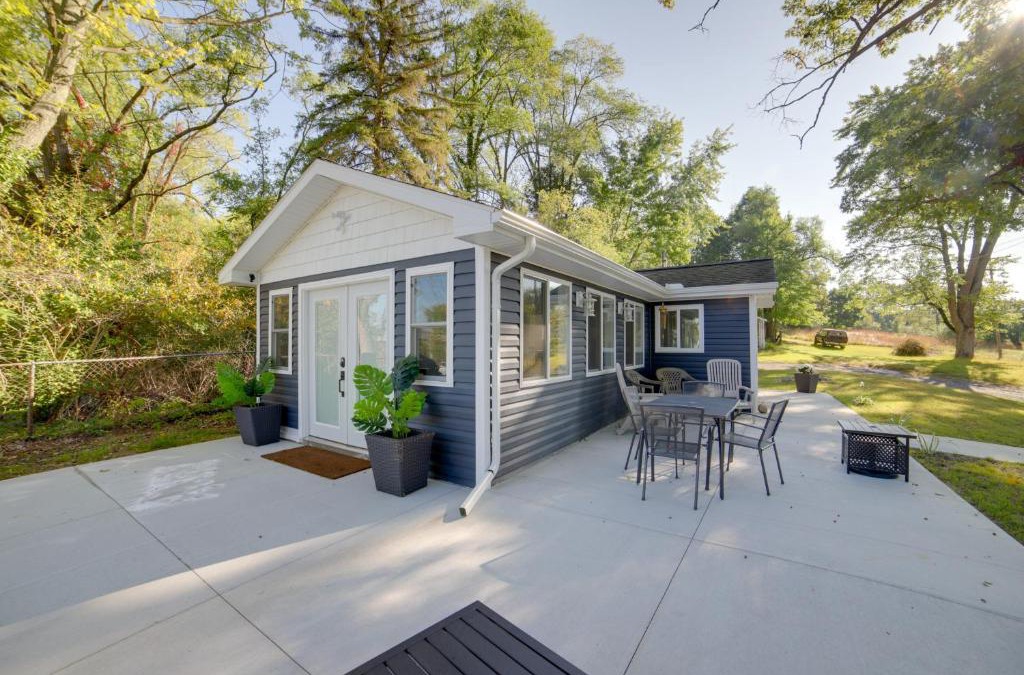Grass Lake House | Stylish Grass Lake Retreat - Steps to Park!