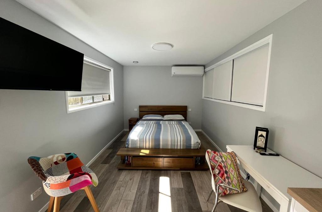 Everton Hills Apartment | Stylish Guest Suite in Everton Hills