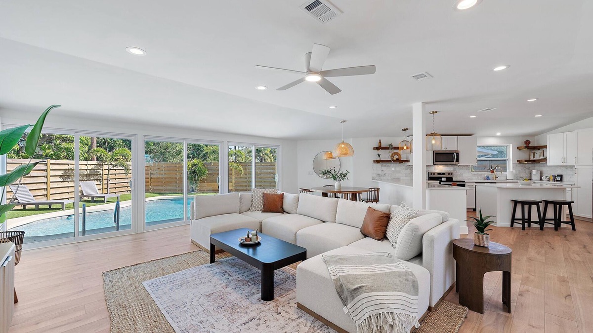 Gulf Gate Estates House | Stylish Gulf Gate Retreat w/Private Pool Near Siesta Key
