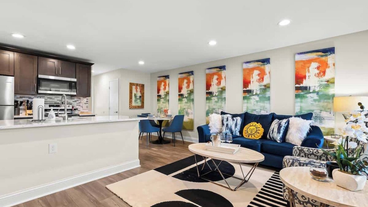 Royal Oak Apartment | Stylish Haven in Royal Oak | 1BA | 1BD