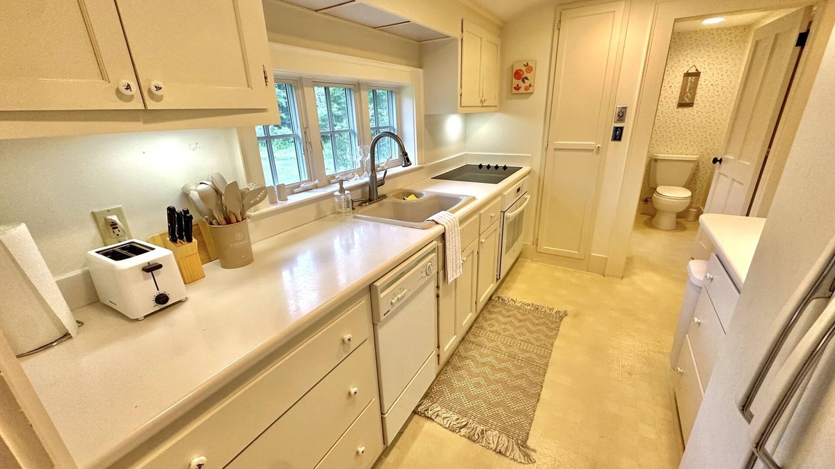 Concord Apartment | Stylish Hidden Gem w/Fire Pit