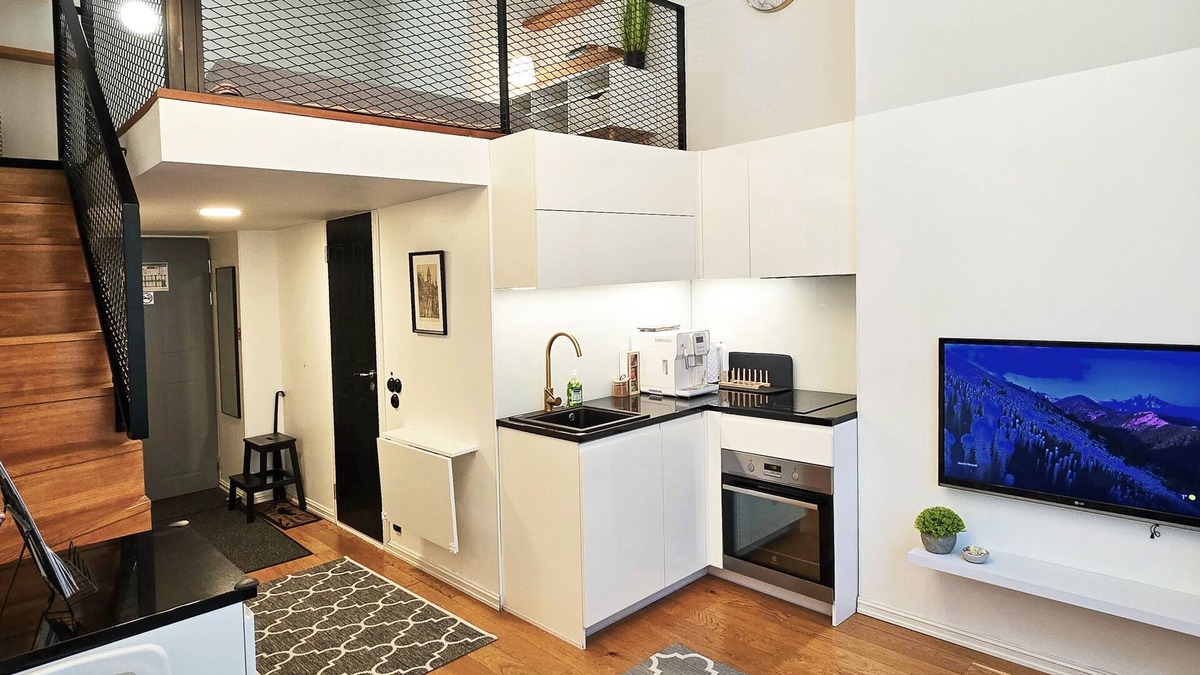 Old Town Apartment | Stylish Historic Loft - Your Comfy Old Town Stop!