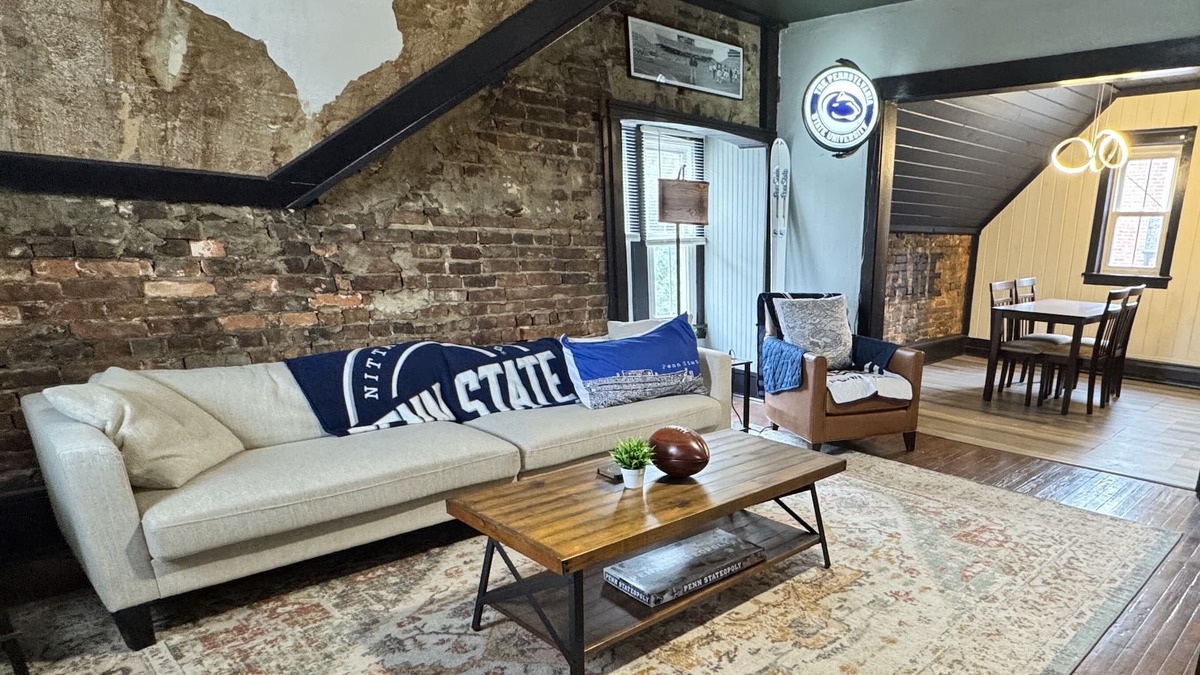 Bellefonte Apartment | Stylish, Historic PSU-themed Apt.—2 blocks from Waterfront