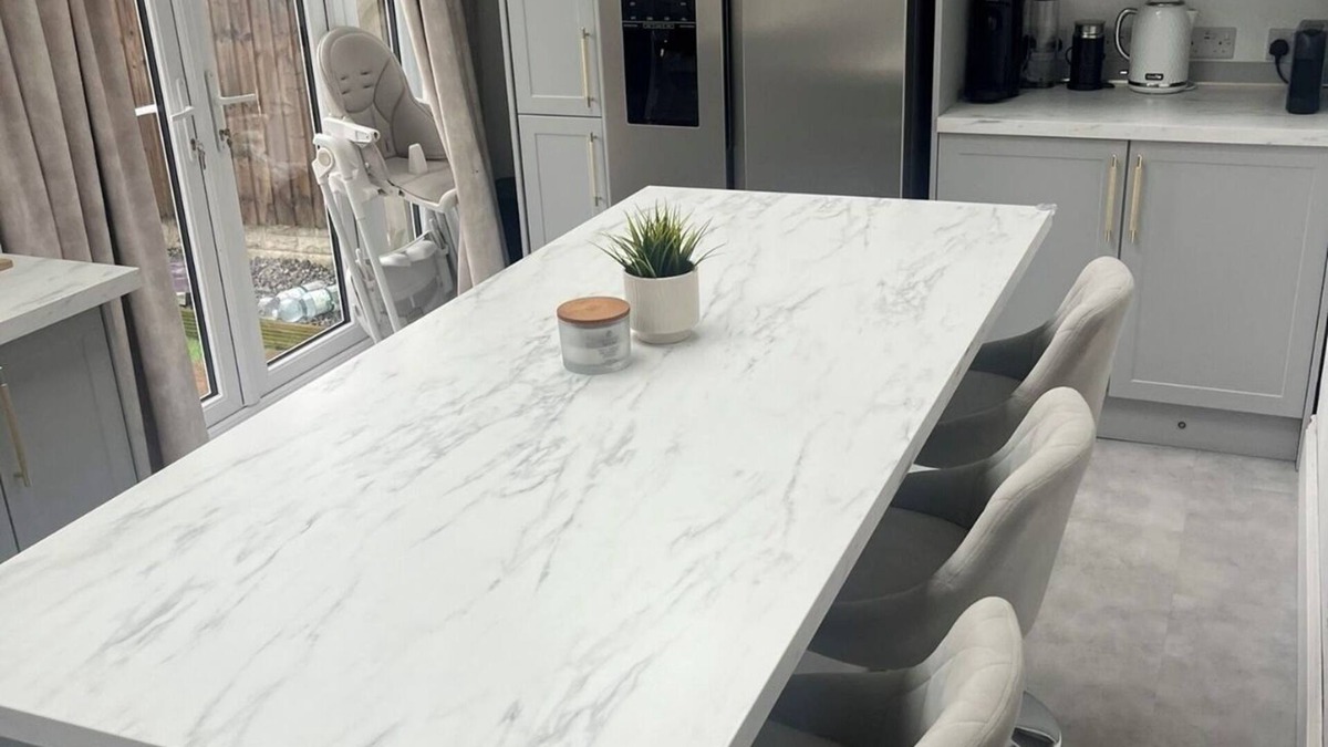 Moreton House | Stylish Home Away from Homen6 Minutes Drive to Beach