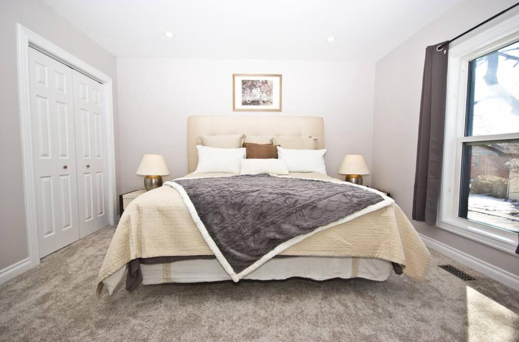 Peterborough House | Stylish Home For A Perfect Stay for 4!