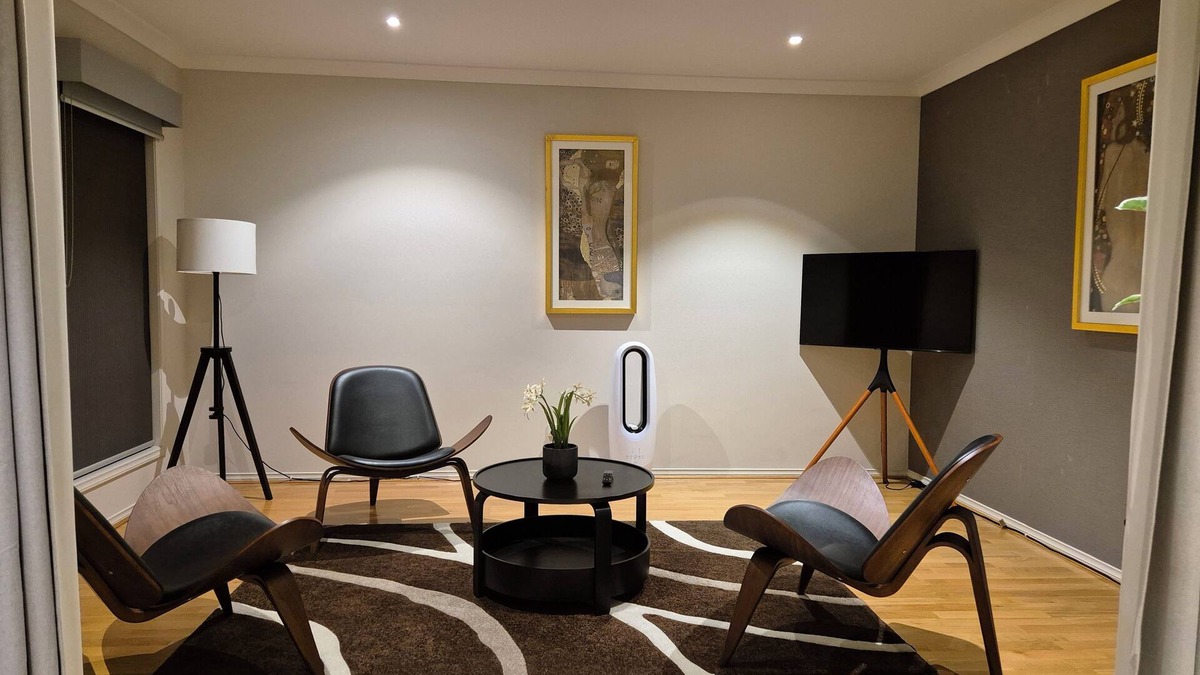 Bell Park House | Stylish Home in Geelong for Large Family or Group