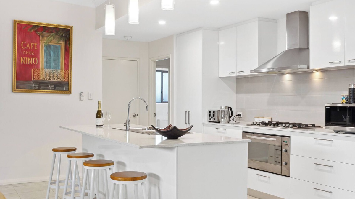 Wannanup House | Stylish Home in Wannanup – Close to Estuary & Beach - MIDDAY CHECK OUT