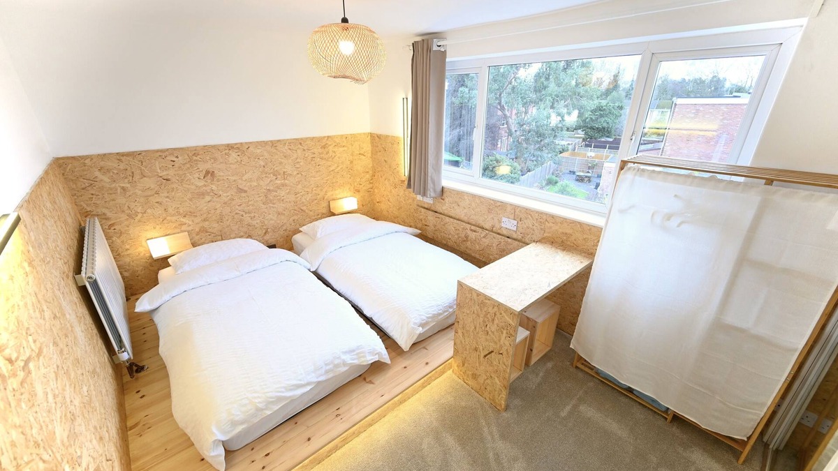 Warwick House | Stylish home in Warwick with piano. Free parking! EV charger available