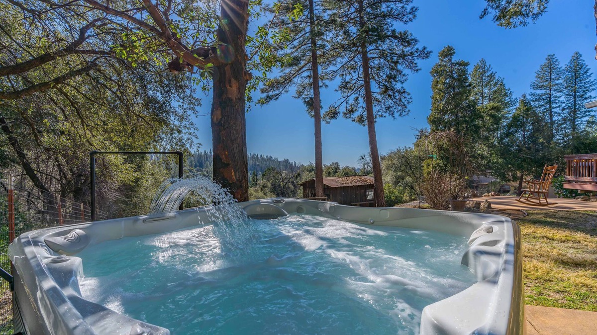 Glencoe House | Stylish Home, Stunning Views and Private Hot Tub!