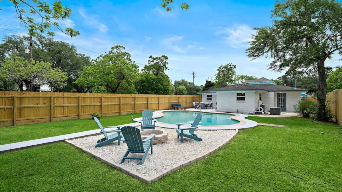 Clear Lake Shores House | Stylish Home w/Private Pool Near Kemah Boardwalk