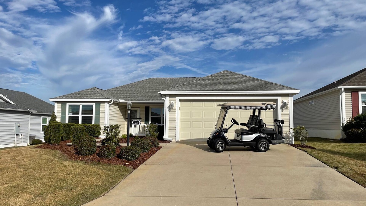 Fruitland Park House | Stylish Home with Golf Cart, Lanai & Prime Location Near Town Squares!