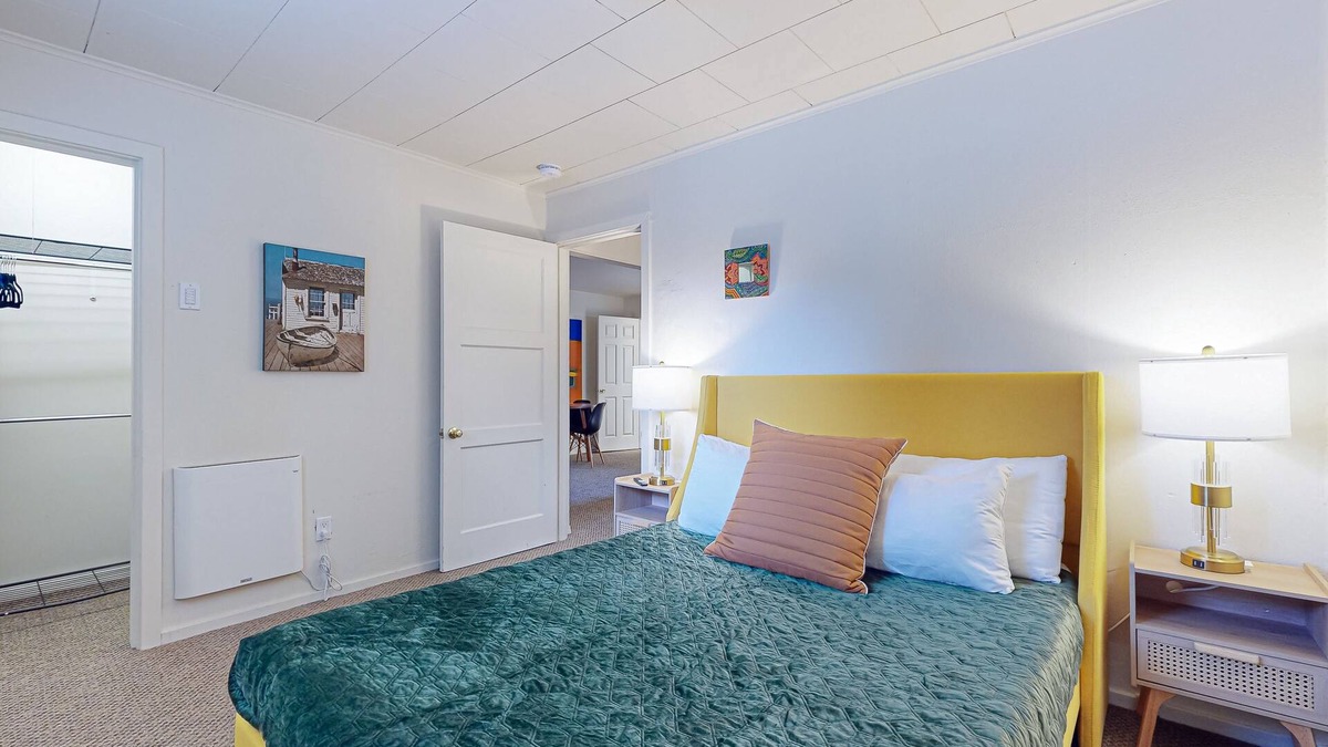 Port Townsend Hotel | Stylish hotel suite just steps away from Downtown Port Townsend