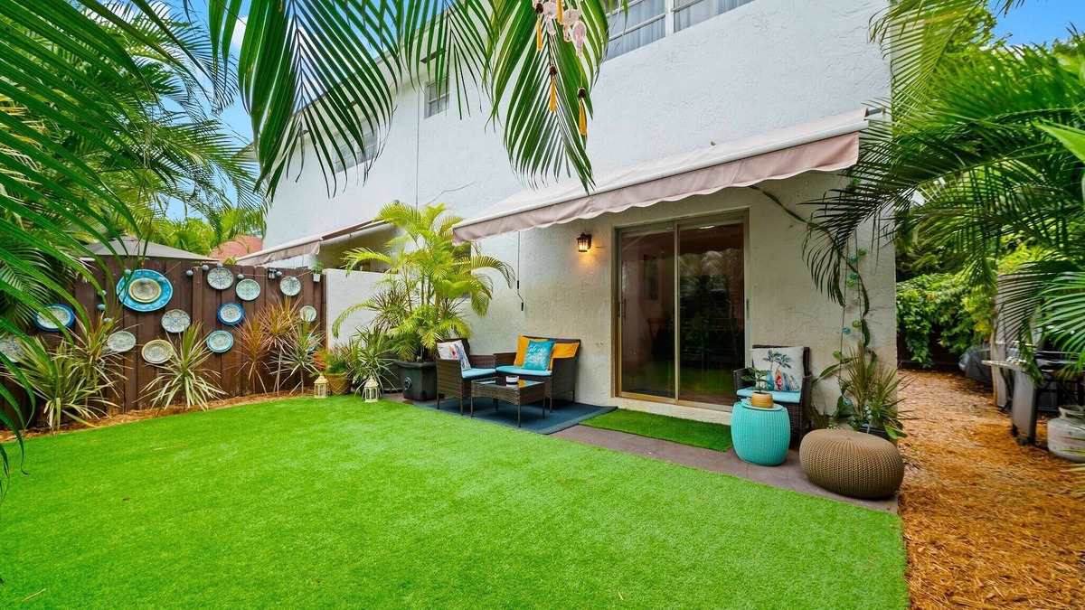 Coral Way House | Stylish House by Grove Central. Private Patio BBQ. 5mi Beach