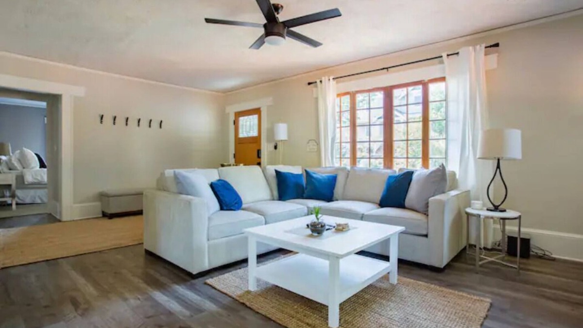 Mississippi District House | Stylish House, Mississippi Neighborhood